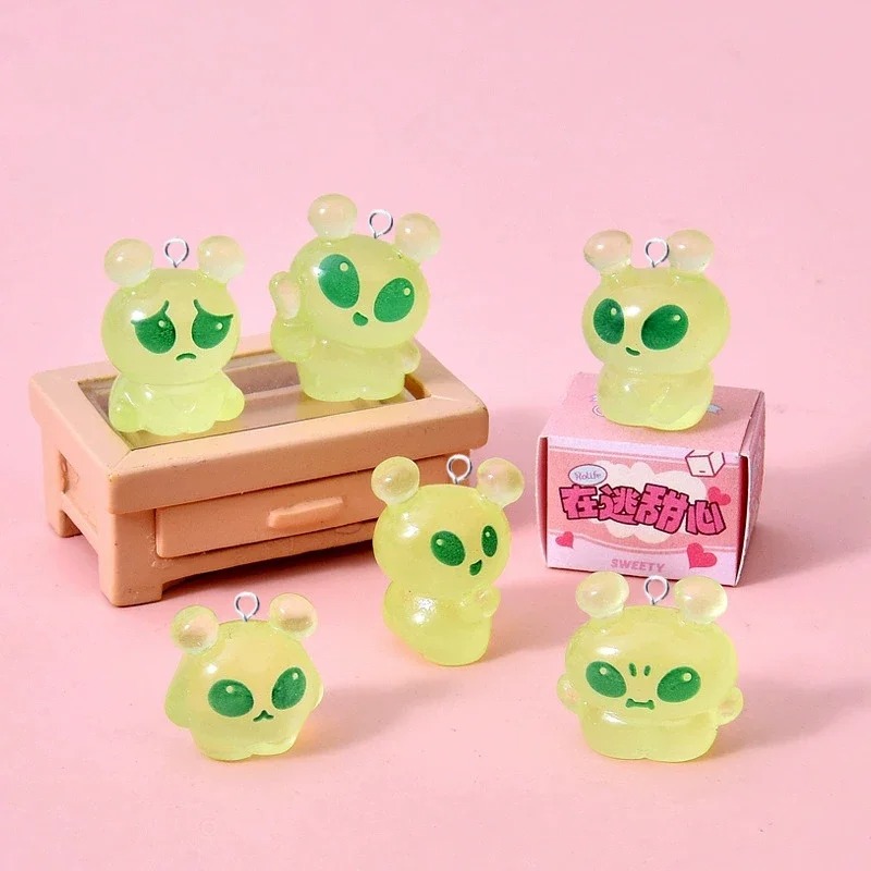 Resin Art Diy Kit - 10Pcs Luminous Mini Green Alien Resin